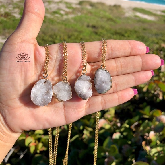 Druzy Agate, Whitesmoke, Natural, Gold Plated - Picture 7 of 11